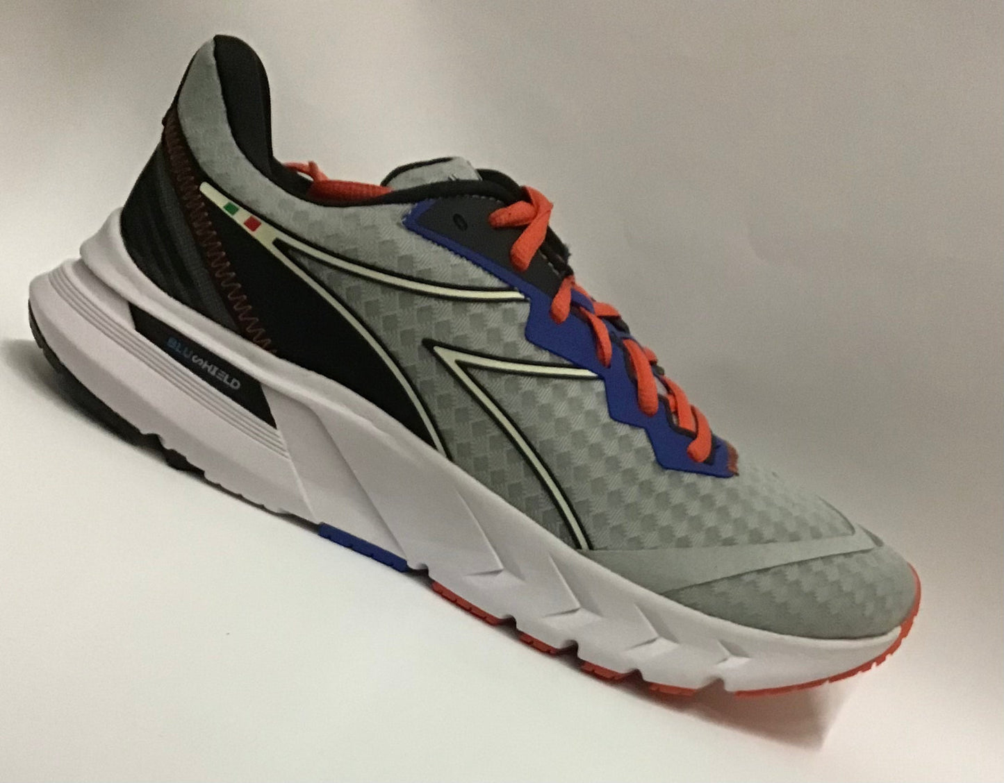 Diadora Mythos Blushield Volo 2 (Men)